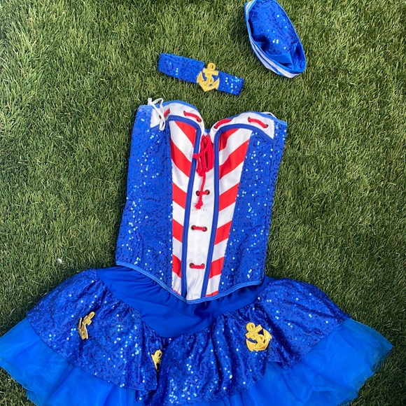 Halloween Costume - Picture 1 of 5